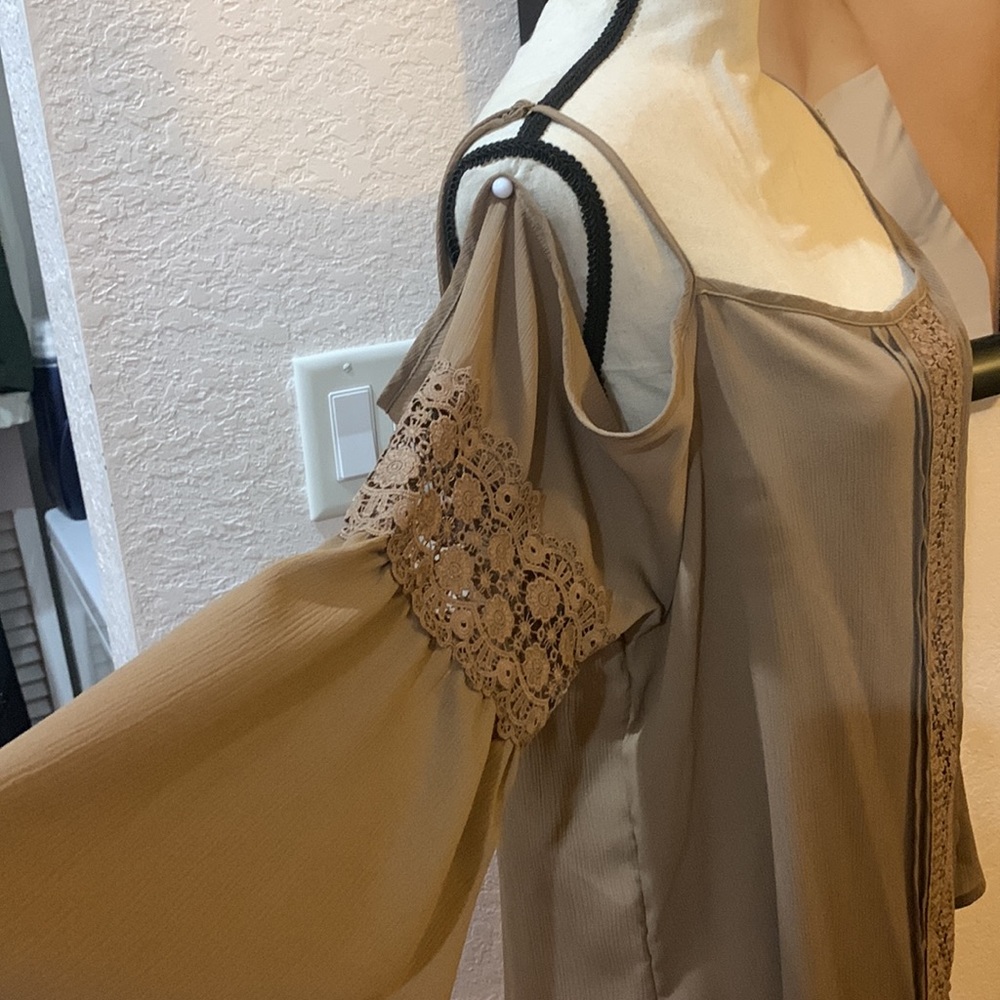 NWT New York & Co XL Cold Shoulder Blouse - Picture 3 of 6